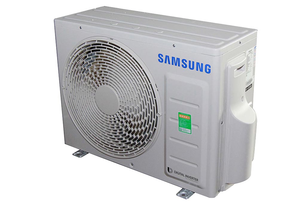 7-dieu-hoa-samsung-ar10kvfscur-1-0hp-inverter